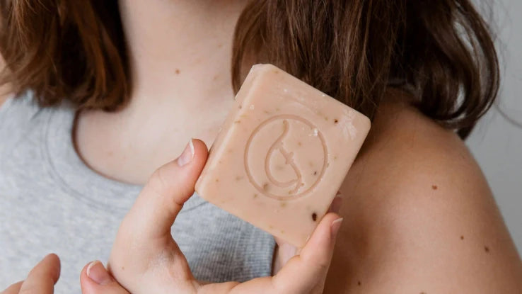 Hoe was ik mijn haar met een shampoo bar?