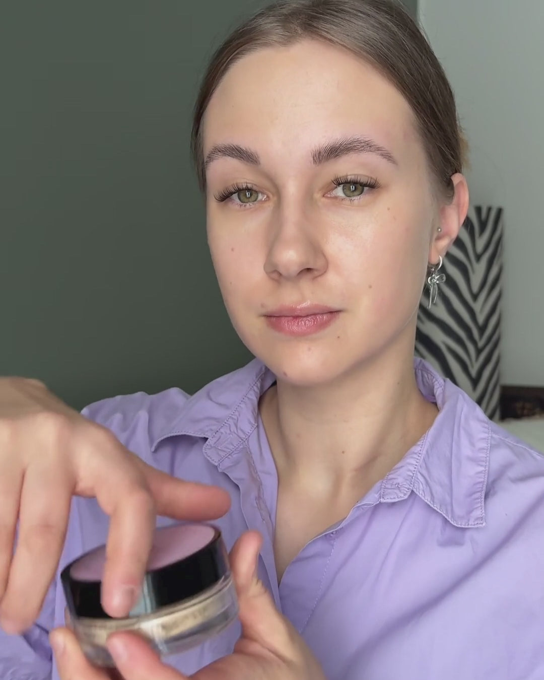 Radiant finishing powder